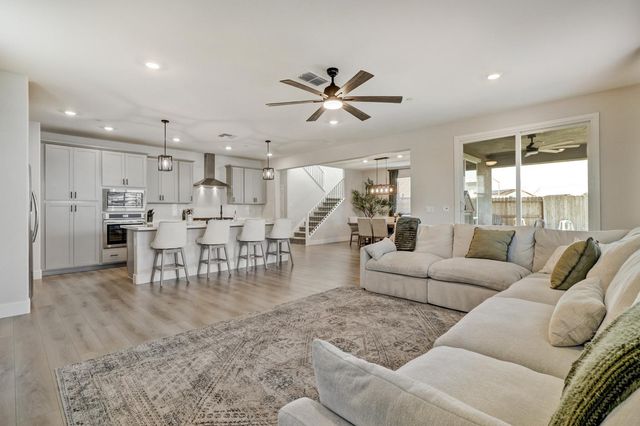 4300 Greenshank Cir, Rancho Cordova, CA 95742