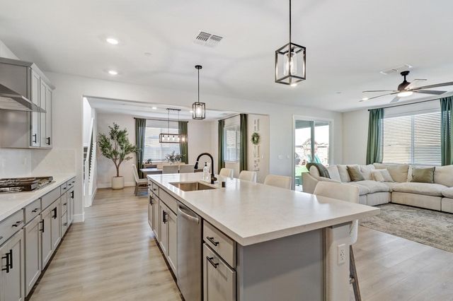 4300 Greenshank Cir, Rancho Cordova, CA 95742