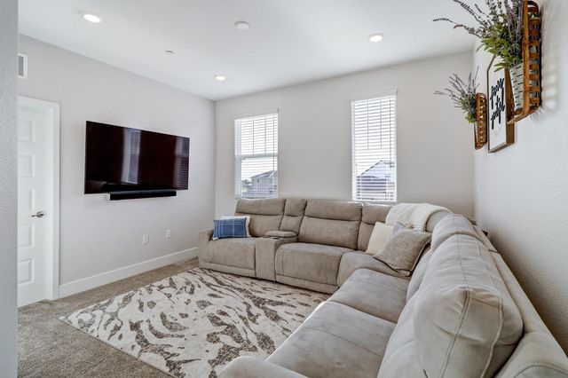 4300 Greenshank Cir, Rancho Cordova, CA 95742