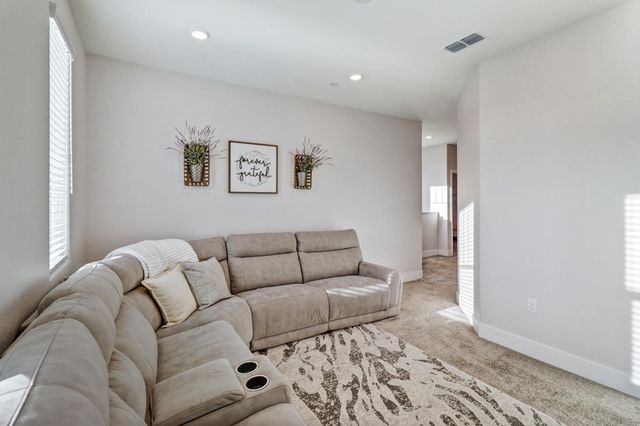 4300 Greenshank Cir, Rancho Cordova, CA 95742