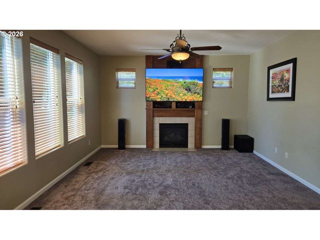 16379 TRAIL VIEW Dr, Oregon City, OR 97045