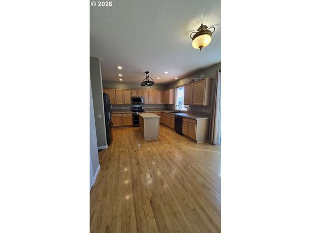 16379 TRAIL VIEW Dr, Oregon City, OR 97045