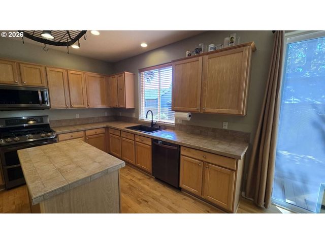 16379 TRAIL VIEW Dr, Oregon City, OR 97045