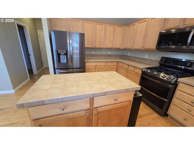 16379 TRAIL VIEW Dr, Oregon City, OR 97045