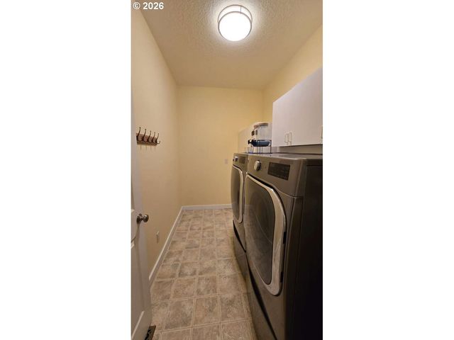 16379 TRAIL VIEW Dr, Oregon City, OR 97045