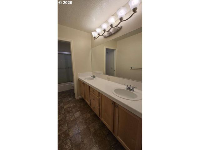 16379 TRAIL VIEW Dr, Oregon City, OR 97045