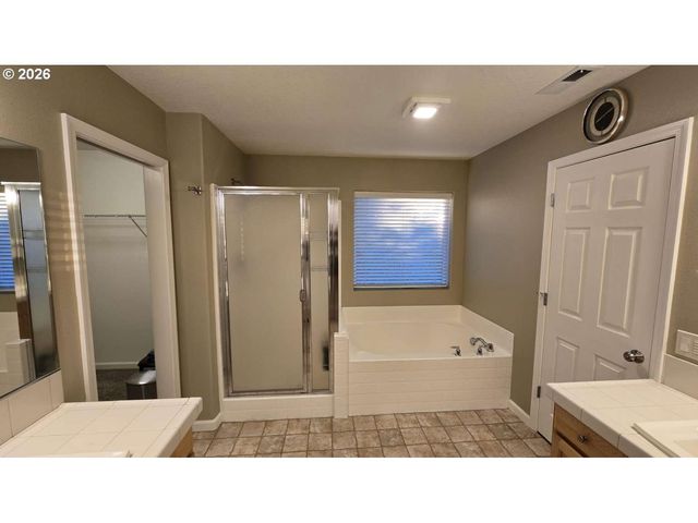 16379 TRAIL VIEW Dr, Oregon City, OR 97045