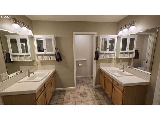 16379 TRAIL VIEW Dr, Oregon City, OR 97045