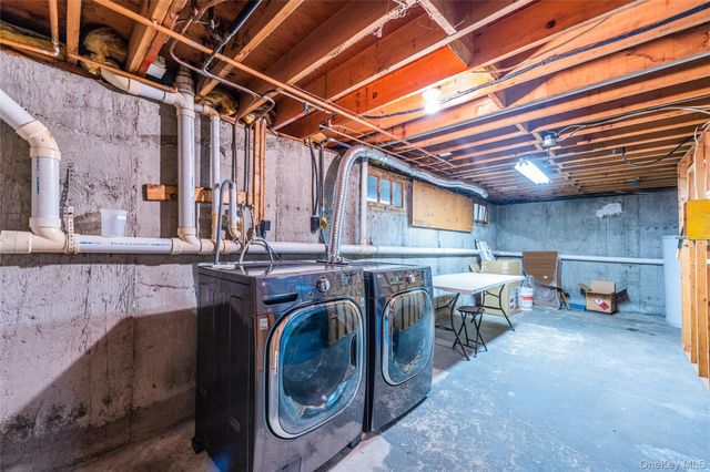 12 Grand Place, East Northport, NY 11731