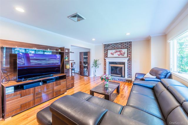 12 Grand Place, East Northport, NY 11731