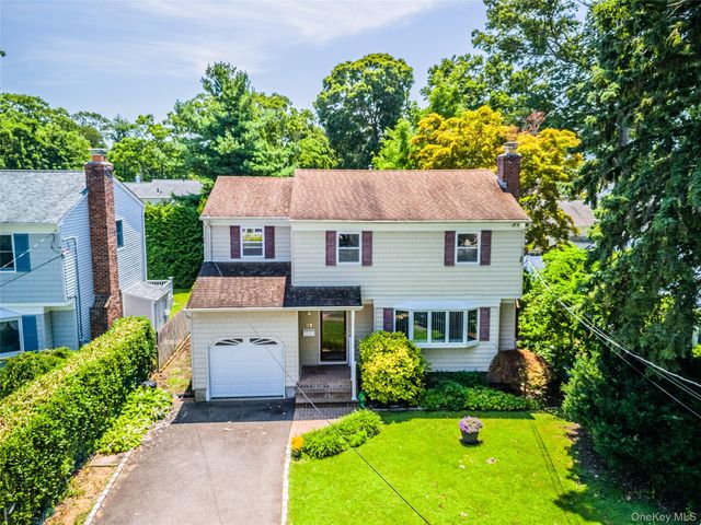 12 Grand Place, East Northport, NY 11731