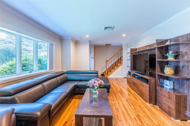 12 Grand Place, East Northport, NY 11731