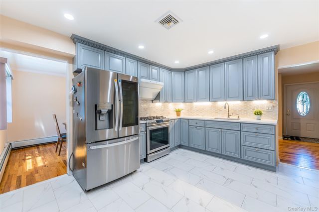 12 Grand Place, East Northport, NY 11731