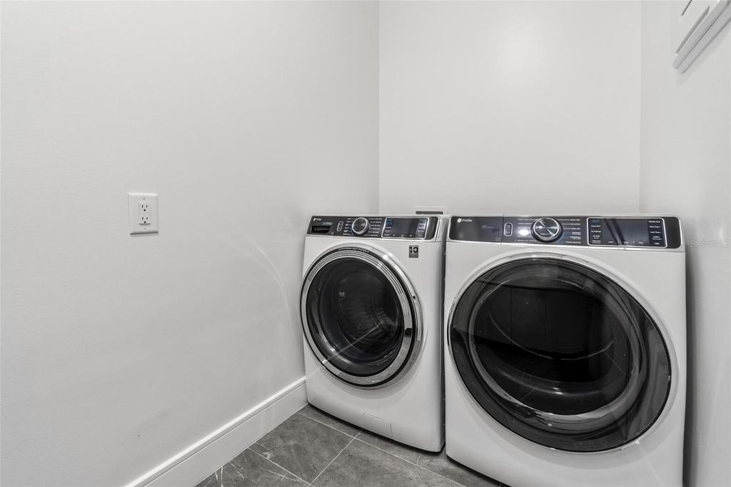 Image 12 of property listing at 401 PARK BOULEVARD, Oldsmar, FL 34677