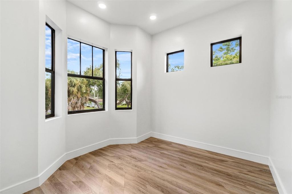 Image 22 of property listing at 401 PARK BOULEVARD, Oldsmar, FL 34677