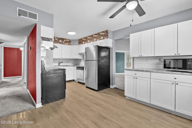 9903 Ponder Ln, Louisville, KY 40272