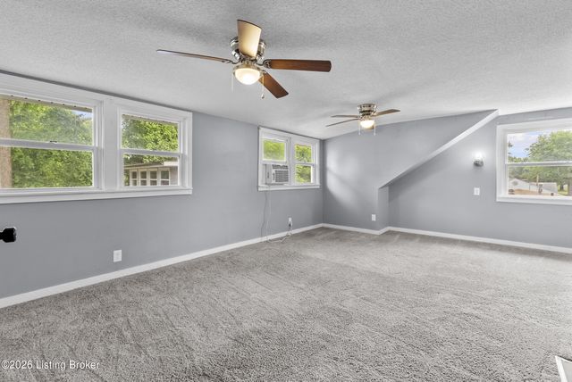 9903 Ponder Ln, Louisville, KY 40272