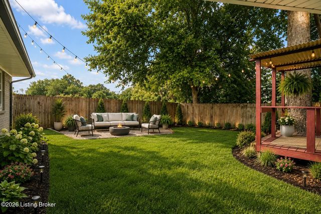 9903 Ponder Ln, Louisville, KY 40272