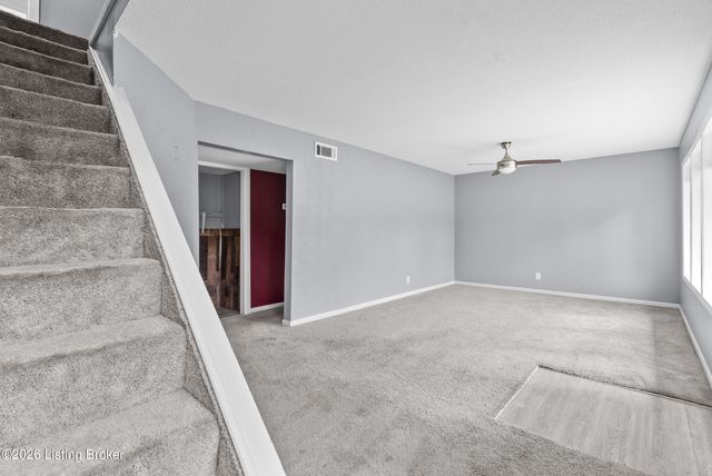 9903 Ponder Ln, Louisville, KY 40272
