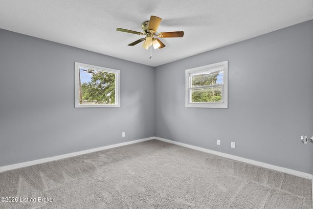 9903 Ponder Ln, Louisville, KY 40272