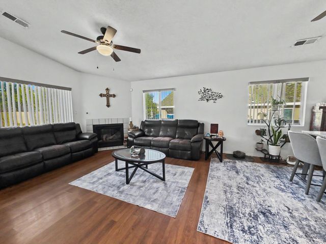 5723 Aida Road NW, Albuquerque, NM 87114