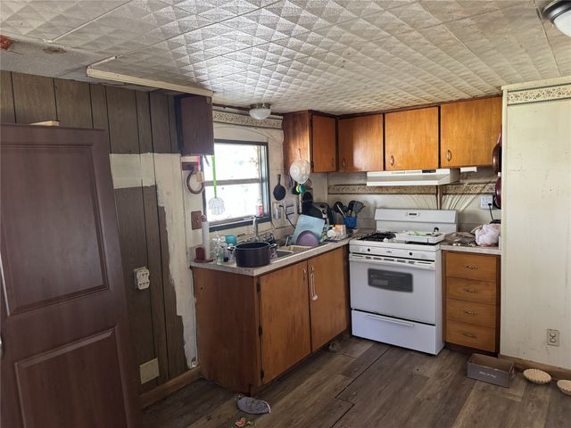 1161 Davis CT Court, Rio Vista, TX 76093