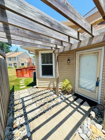 93 Driftwood Dr., Franklin Twp., NJ 08873