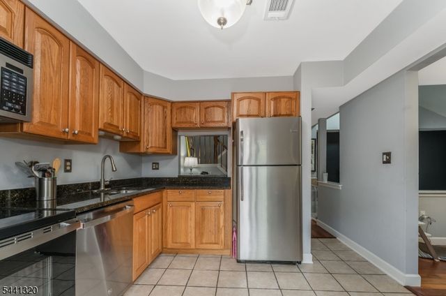 93 Driftwood Dr., Franklin Twp., NJ 08873