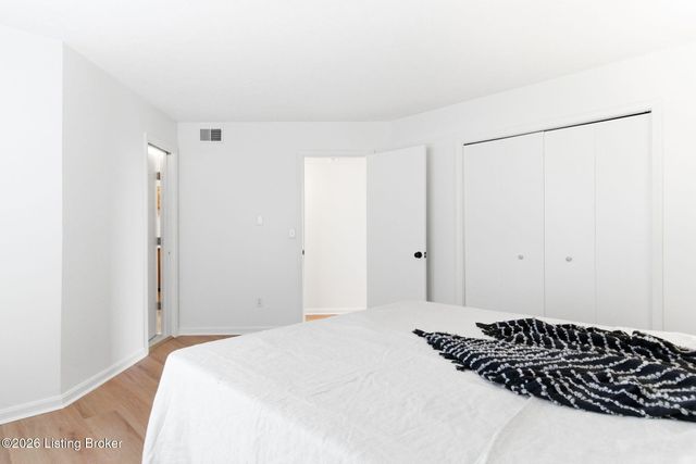 10401 Mimosa View Ct, Jeffersontown, KY 40299