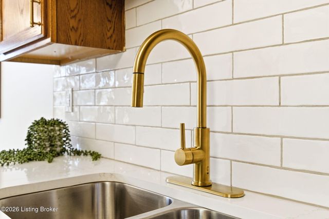 10401 Mimosa View Ct, Jeffersontown, KY 40299