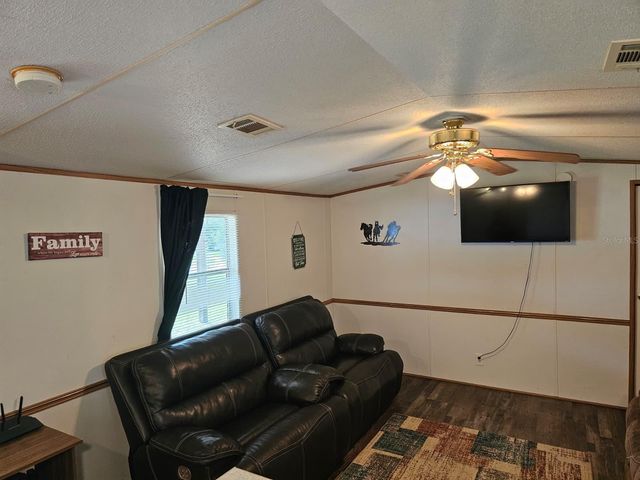 9050 SE 196TH TERRACE, Ocklawaha, FL 32179
