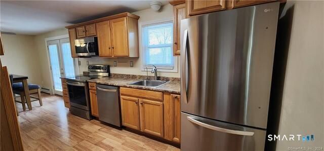 7 Sunnieside Court, Waterford, CT 06385