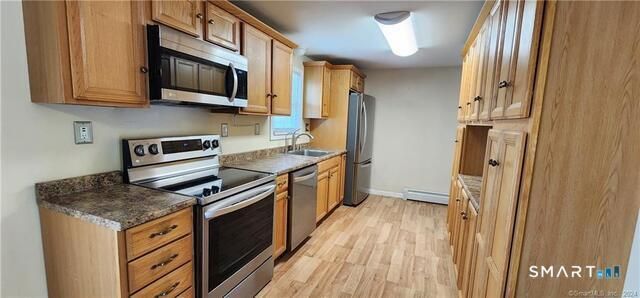 7 Sunnieside Court, Waterford, CT 06385