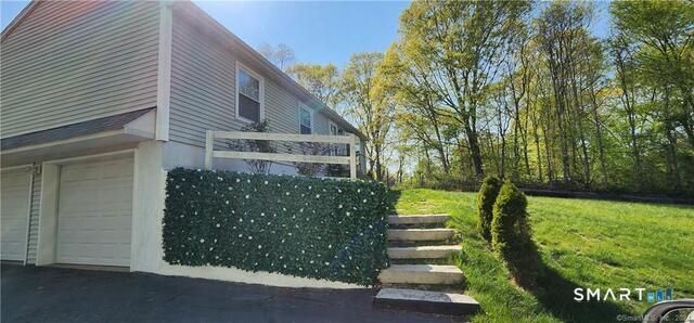 7 Sunnieside Court, Waterford, CT 06385