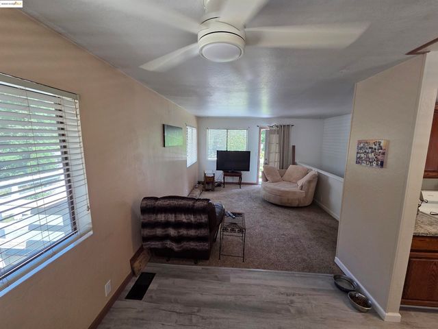 16581 S Creekside Dr, Sonora, CA 95370