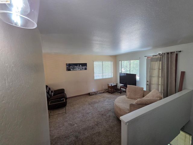 16581 S Creekside Dr, Sonora, CA 95370