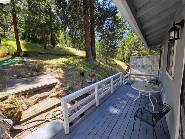 16581 S Creekside Dr, Sonora, CA 95370