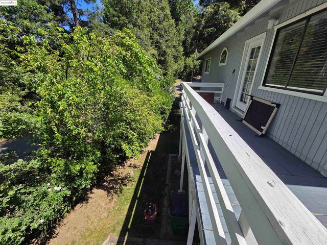 16581 S Creekside Dr, Sonora, CA 95370