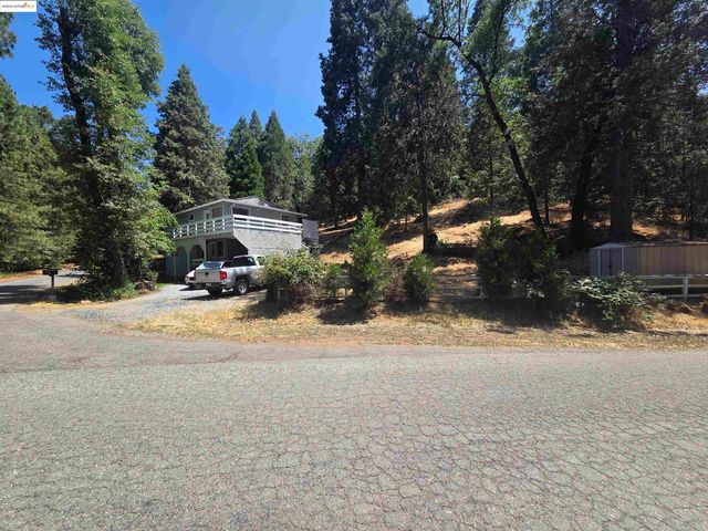 16581 S Creekside Dr, Sonora, CA 95370