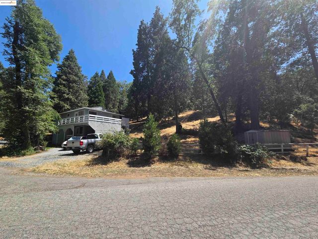 16581 S Creekside Dr, Sonora, CA 95370