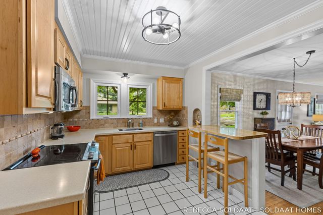 409 Marywood Drive NE, Grand Rapids, MI 49505