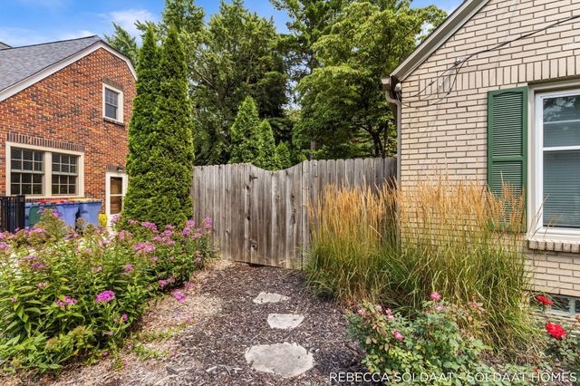409 Marywood Drive NE, Grand Rapids, MI 49505