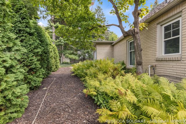 409 Marywood Drive NE, Grand Rapids, MI 49505