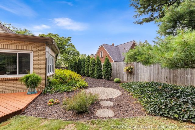 409 Marywood Drive NE, Grand Rapids, MI 49505
