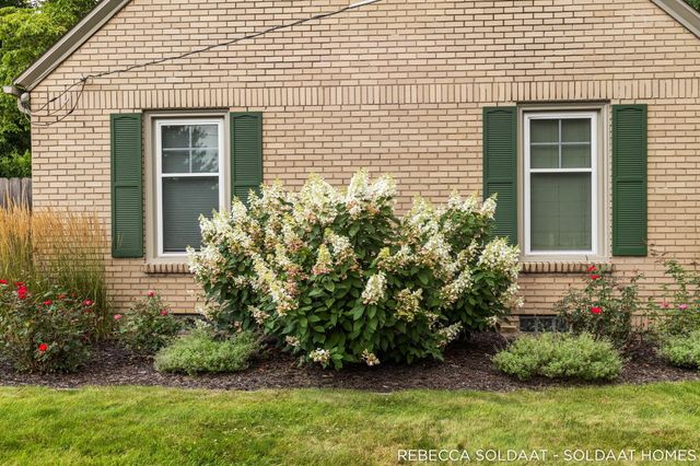 409 Marywood Drive NE, Grand Rapids, MI 49505