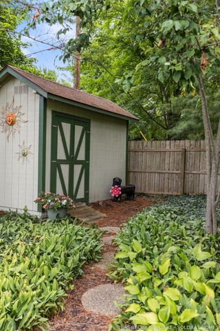 409 Marywood Drive NE, Grand Rapids, MI 49505