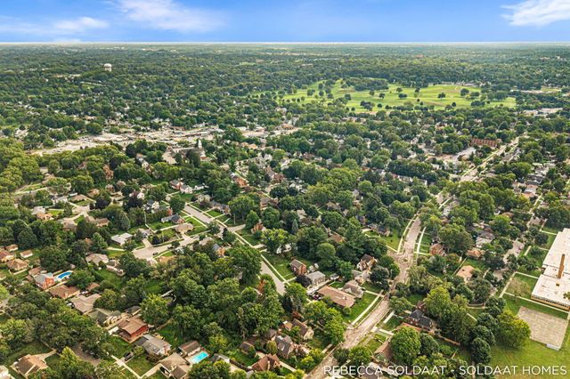 409 Marywood Drive NE, Grand Rapids, MI 49505