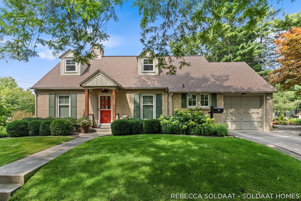 409 Marywood Drive NE, Grand Rapids, MI 49505
