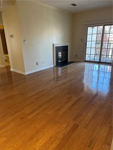 300 Yarmouth St Apt 327, Norfolk, VA 23510