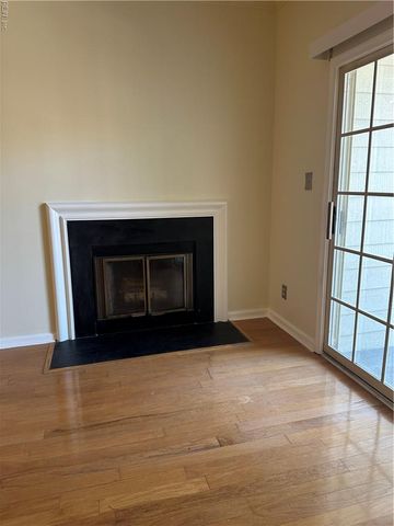 300 Yarmouth St Apt 327, Norfolk, VA 23510